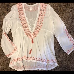Beautiful ROPER brand embroidered blouse